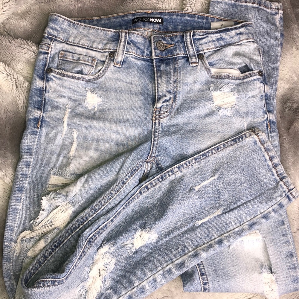 [FASHION NOVA] Distressed Jeans